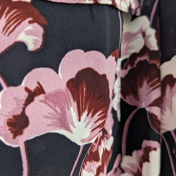 Ann Taylor Floral Navy Purple blouse shirt Medium c1 - Picture 9 of 15